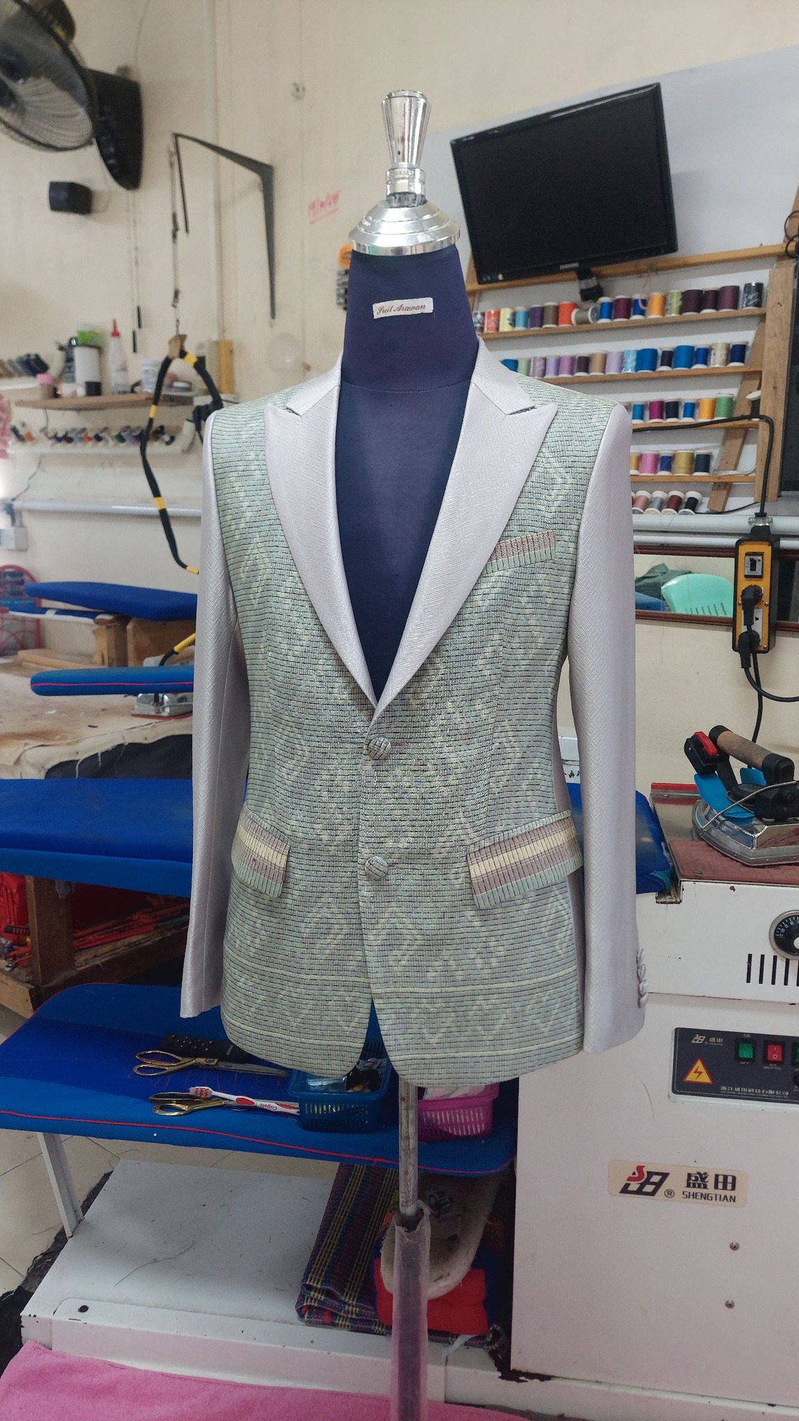 แบบตัด สูทสากลผ้าไหม (ไม่รวมผ้า) chobmai x ARW รหัส CUT-ARW-08306712