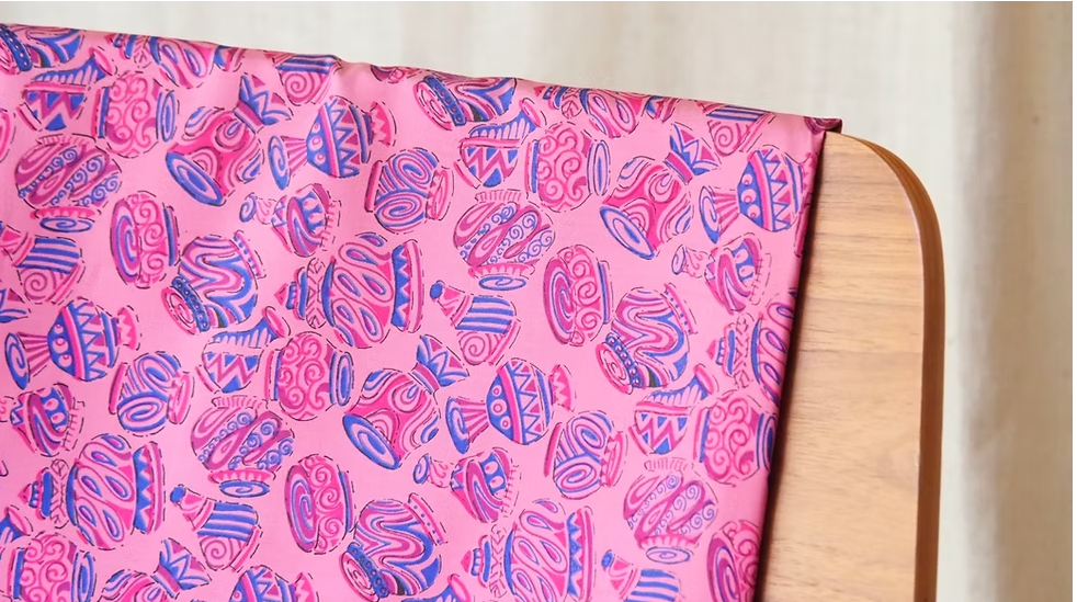 ผ้าไหมพิมพ์ลาย 2เส้น เนื้อเรียบ (ราคาต่อหลา) พื้นสีชมพู รหัส A4-CT-103502