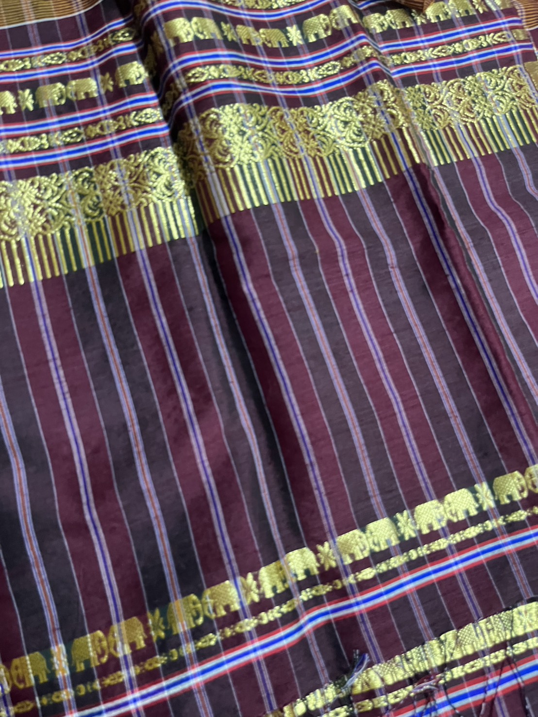 ผ้าขาวม้า ไหมแท้ ยกขิดดิ้นลายช้าง มีชายครุย ขนาด 65X200ซม. รหัส R4E-NY-12