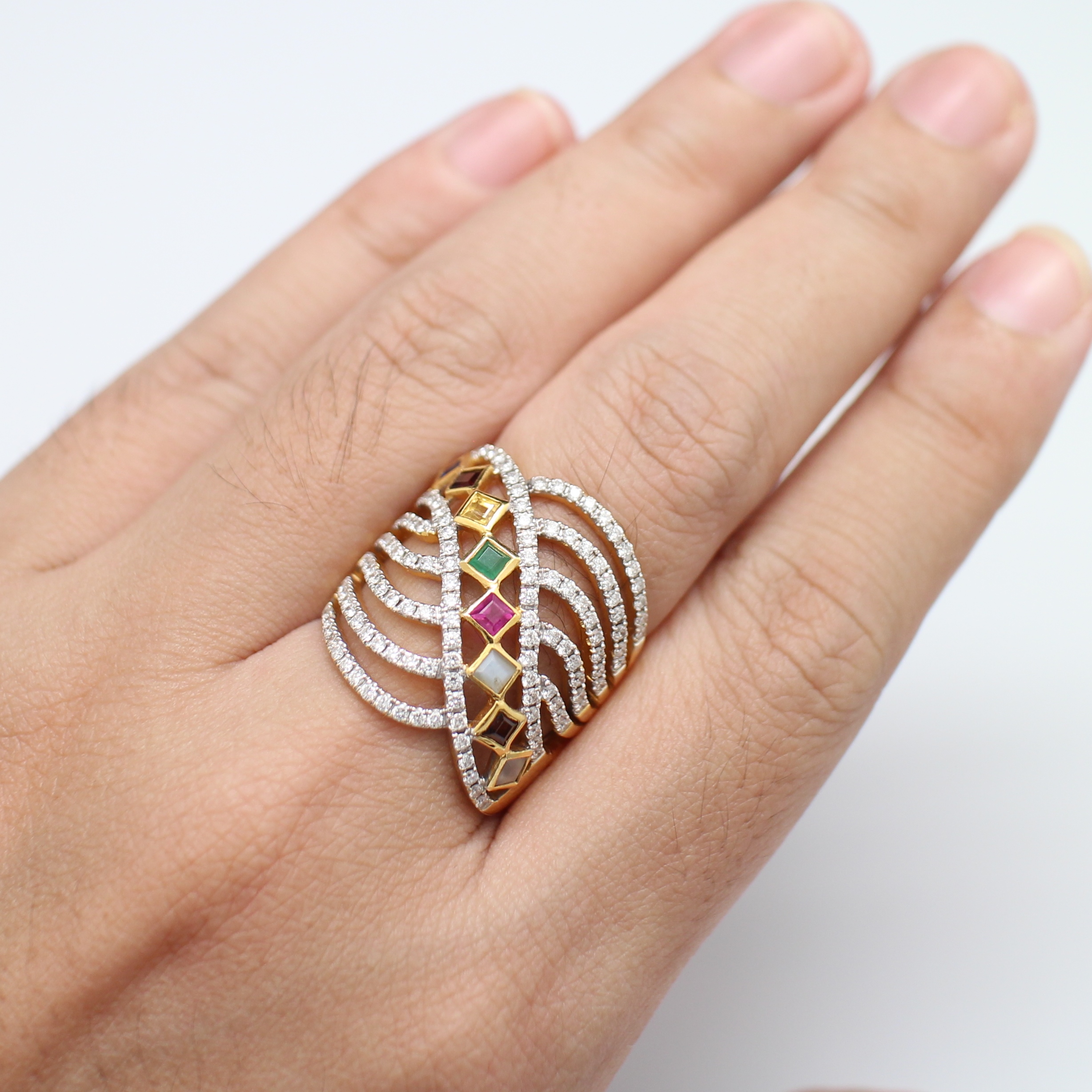 RG250087 แหวนนพเก้าไขว้ เพชรแท้ 124 เม็ด 1.99 กะรัต ทองแท้ 18k นน.รวม 10.17 รัม ขนาดแหวน 57