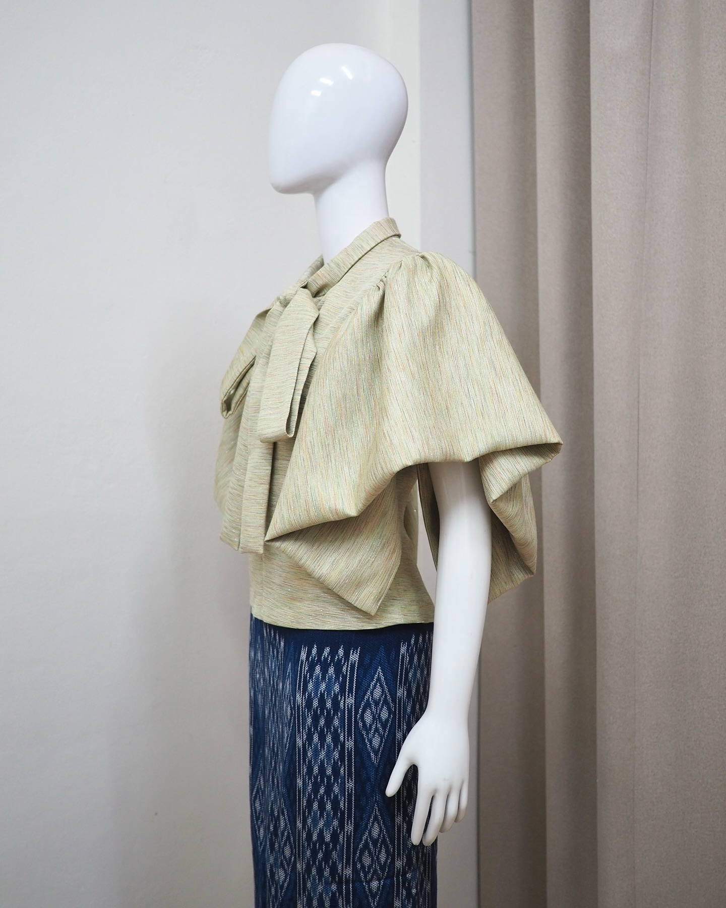 แบบตัด เสื้อผ้าไหมแขนสั้น (ไม่รวมผ้า) ตามแบบ รหัส CUT-51-0121682