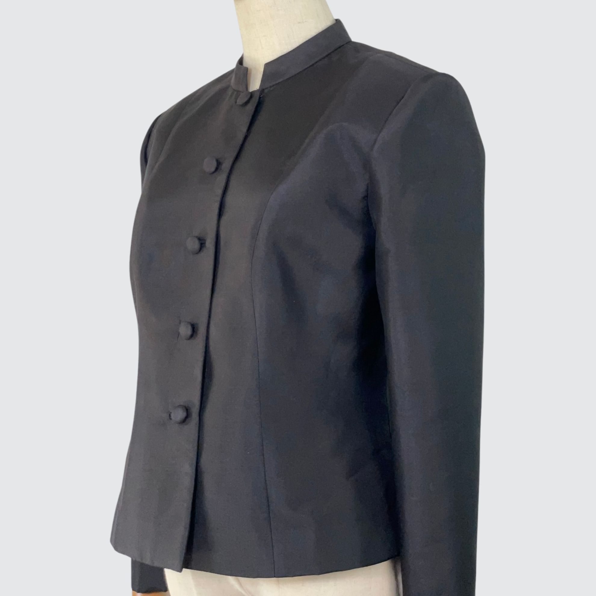 เสื้อไทยจิตรลดา ผ้าไหมสีพื้นเนื้อเรียบ ไหมแท้ 100% | ตัดเย็บตามรูปร่าง | เลือกผ้า ส่งไซส์ได้