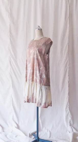 ชุดผ้าไหมตัดสำเร็จ เสื้อตัวยาว รอบอก 38 นิ้ว เฉดสีน้ำตาล รหัส WR-SKU102151