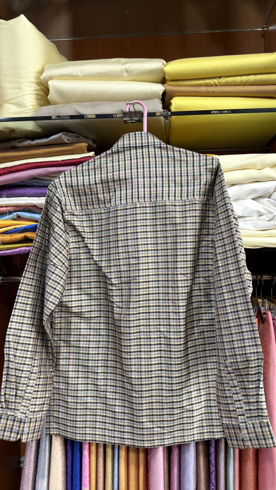 เสื้อเชิ้ตแขนยาว ผ้าไหมลายสก๊อต ไซส์L รหัส DN-AA-1117682