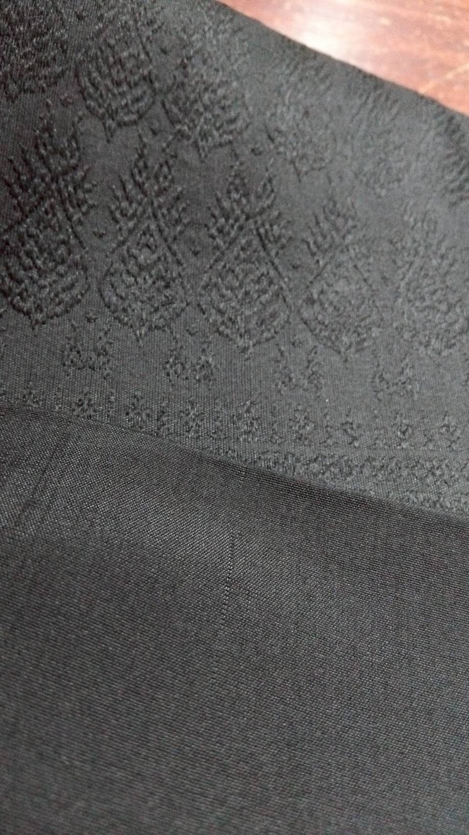 (ผ้าชุด)ไหมยกสุรินทร์ ขนาด 1x4เมตร (ลาย 2เมตร+สีพื้น 2เมตร) สีดำสนิท รหัส N10-NY-0311685