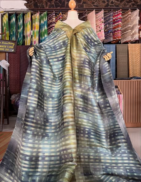 ผ้าไหมลายพิเศษ มัดหมี่ประยุกต์ ไหมแท้ สีกรม-สีฟ้า-เขียว-เหลือง เลือกตามขนาด รหัส MMFZ-116-112968