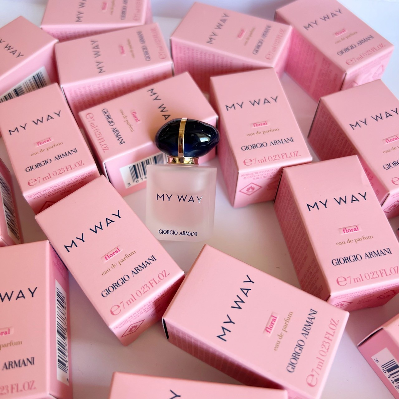 น้ำหอมจิ๋วมินิ Giorgio Armani My Way Floral EDP 7ml แบบแต้มมีกล่อง ( Mini Perfume น้ำหอมขนาดพกพา) น้ำหอมจิ๋วมินิ ขวดน่ารัก ตั้งโชว์ก็สวย พกพาก็สะดวก หัวแต้มตามจุดชีพจร