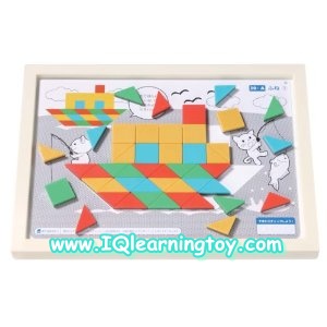 Kumon - Mosaic Puzzle ตัวต่อรูปทรงโมเสค ประกอบด้วย puzzle รูปทรงสี่เหลี่ยมและสามเหลี่ยม 4 สี จำนวน 100 ชิ้นมาพร้อมกับแผ่นภาพ 20 แผ่น