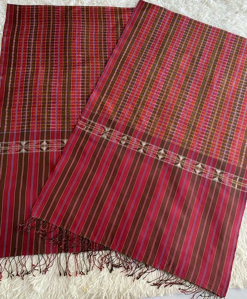 ผ้าขาวม้า มัดหมี่ ขนาด 65x200ซม. ลายโฮล พื้นสีแดง รหัส R4C-RT0712661