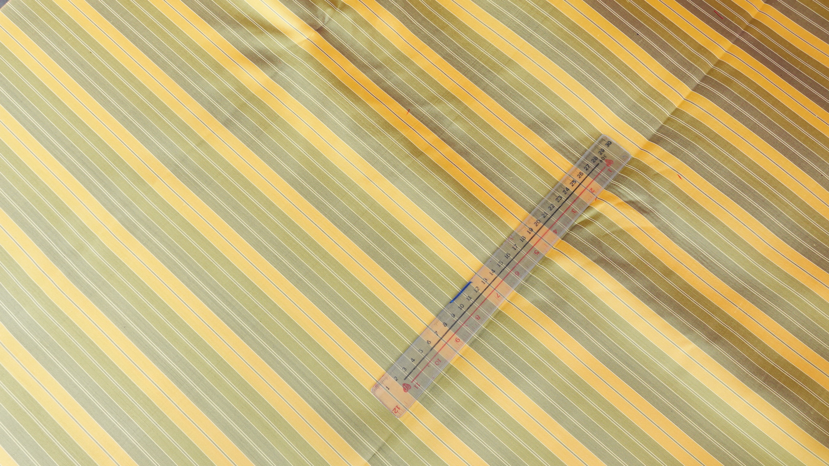 ผ้าไหม ลายริ้ว ไหมแท้ multicolor ลายขาวม้า สีเหลืองข้าวโพด (ราคาต่อเมตร) รหัส MC-76-P4585