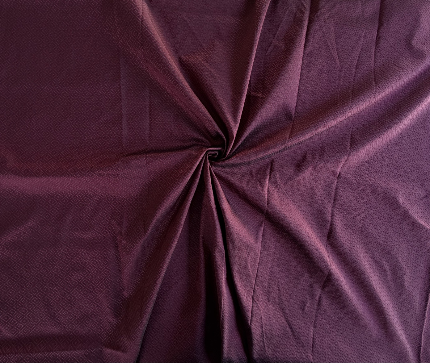 ผ้าไหมยกดอก ลายลูกแก้ว สีพื้น ไหมแท้ สีแดงเลือดหมู (ราคาต่อหลา) รหัส B1-NY0517661