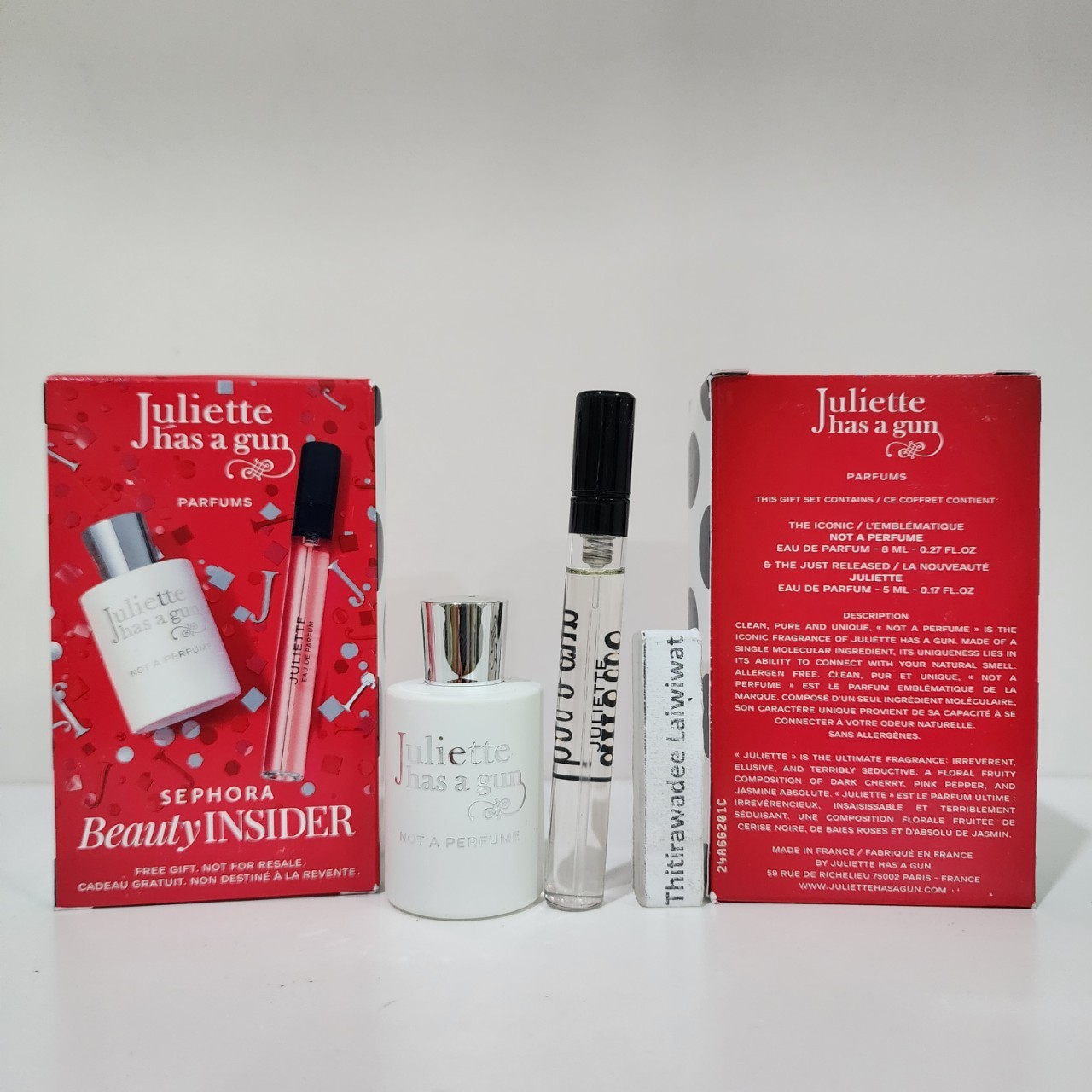 น้ำหอมจิ๋วมินิ Juliette Has A Gun Set (มีกล่อง) ในชุดประกอบด้วย - Not A Perfume 8ml ขวดจิ๋ว - Juliette 5ml ขวดเสปรย์ ( Mini Perfume น้ำหอมขนาดพกพา) น้ำหอมจิ๋วมินิแบบทดลองแบบสเปรย์ พกพาก็สะดวกใช้ฉีดตามจุดชีพจร