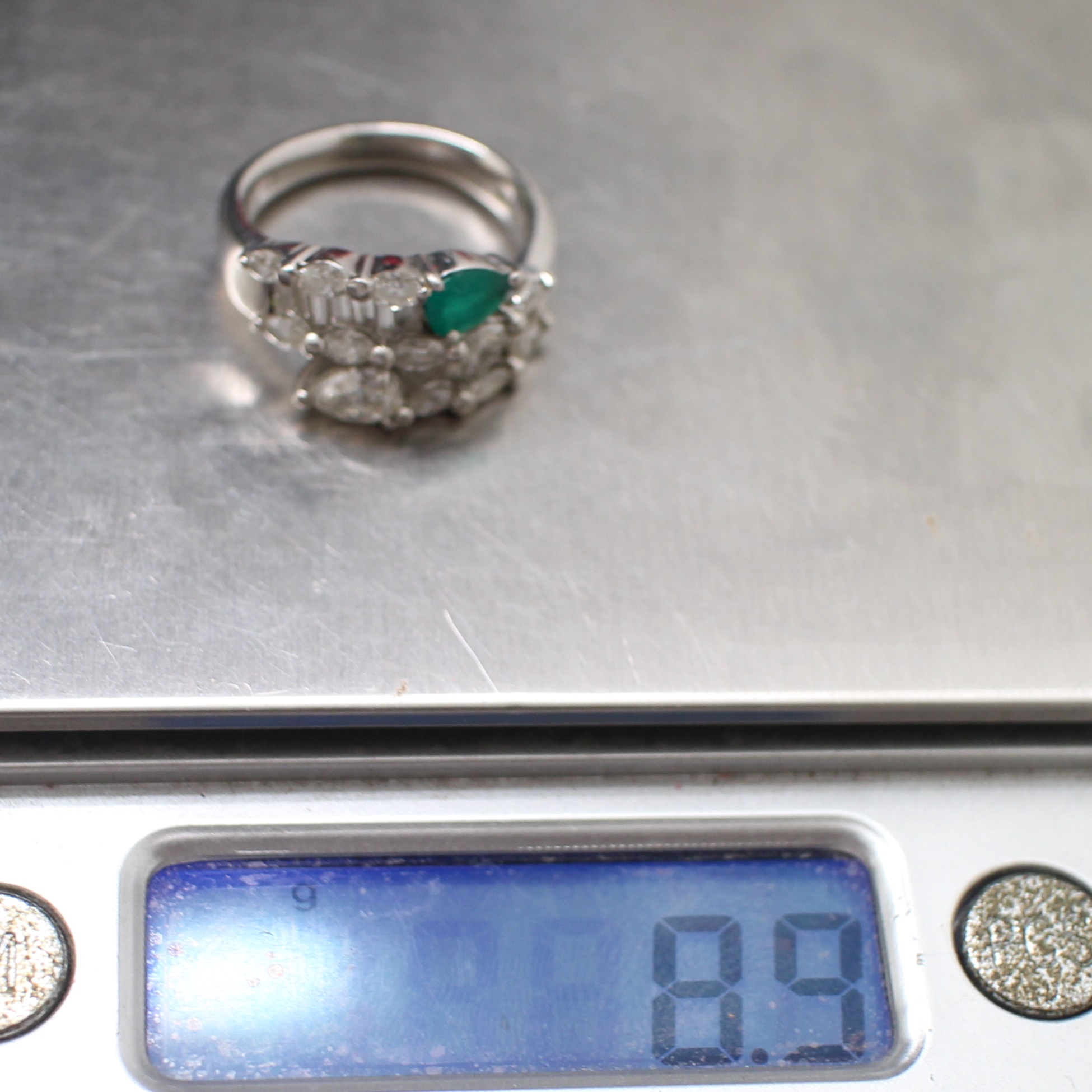 RG250347 แหวนมรกตไขว้เพชร เพชรหยดน้ำ 0.29 กะรตั และเพชรล้อม 1.30 กะรัต มรกต 0.48 กะรัต เรือน PT900 นน.รวม 8.9 กรัม ขนาดแหวน 53