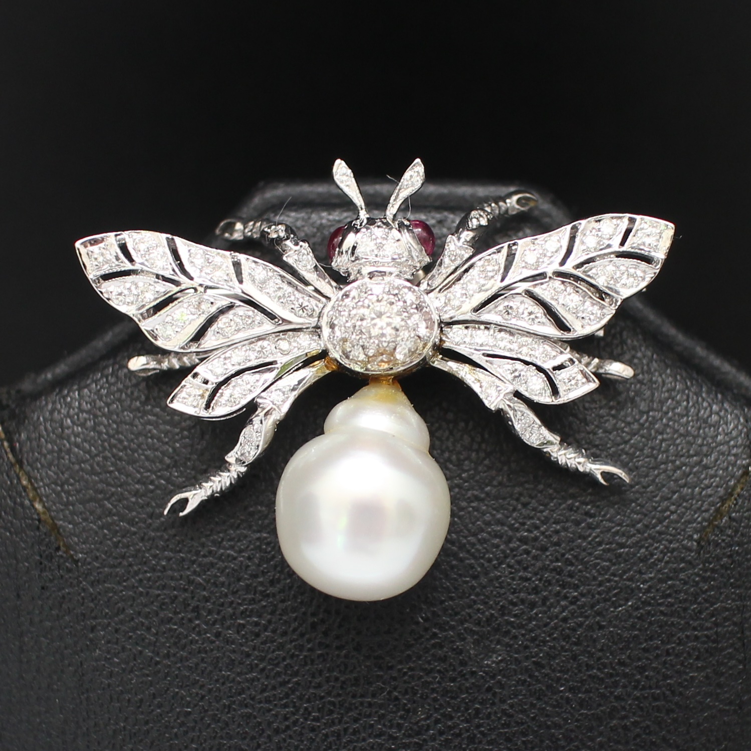 CL25055 เข็มกลัดผึ้งมุก เพชรแท้ 0.70 กะรัต ทองแท้ 18k นน.รวม 10 กรัม