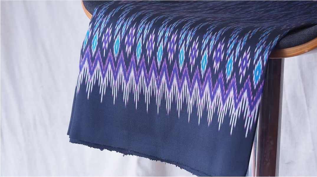 ซิ่น ผ้าไหมมัดหมี่ ไหมบ้าน ขนาด 1x2หลา พื้นสีดำ รหัส CISP-CT-102819