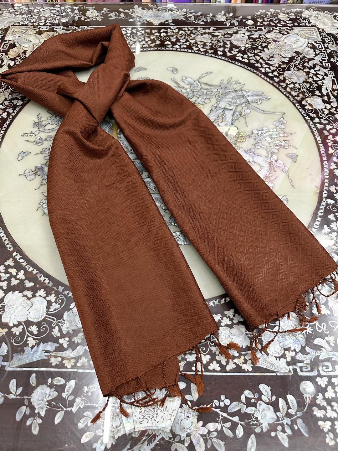 ผ้าคลุมไหล่ผ้าไหม ไหมแท้ ขนาด 60x200cm พื้นสีแก่นขนุน รหัส ZYB-ST-0331681