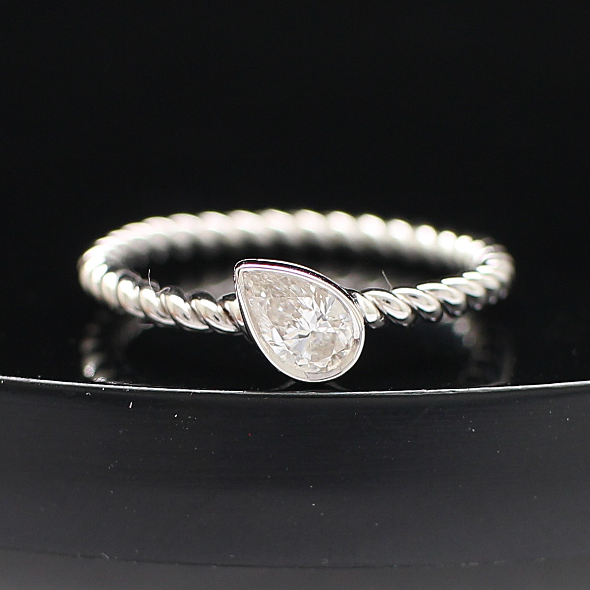 RG250207 แหวนเพชรหยดน้ำเม็ดเดี่ยว เพชรแท้ 0.30 กะรัต ทองแท้ 18k นน.รวม 2.1 กรัม ขนาดแหวน 52