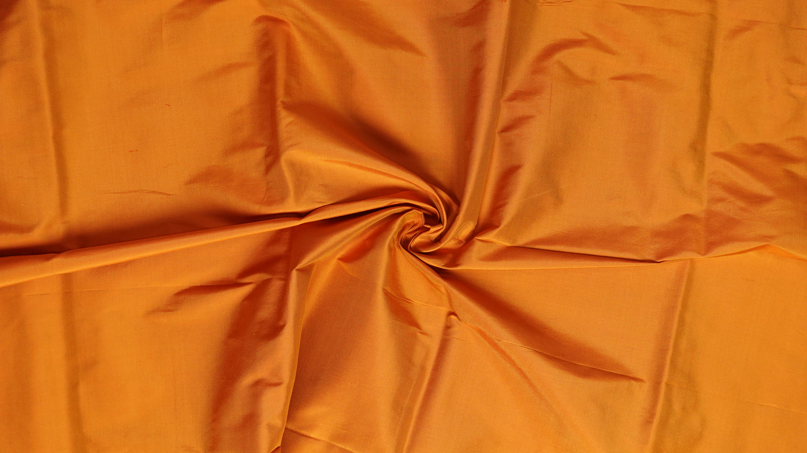 ผ้าไหมสีพื้น เนื้อเรียบ ไหมแท้ 2เส้น สีส้ม สีราชเข้ม (ราคาต่อหลา) รหัส C-NY-SKU-36562