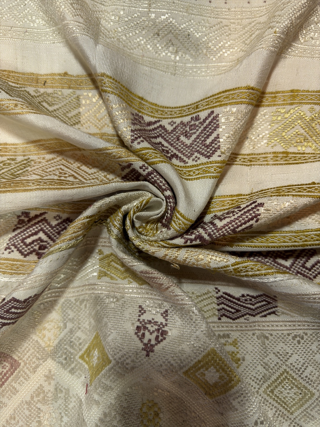 ซิ่นขิดไหม ต่อหัว ขนาด1x2เมตร สีขาวครีม รหัส R4F-155-1246815