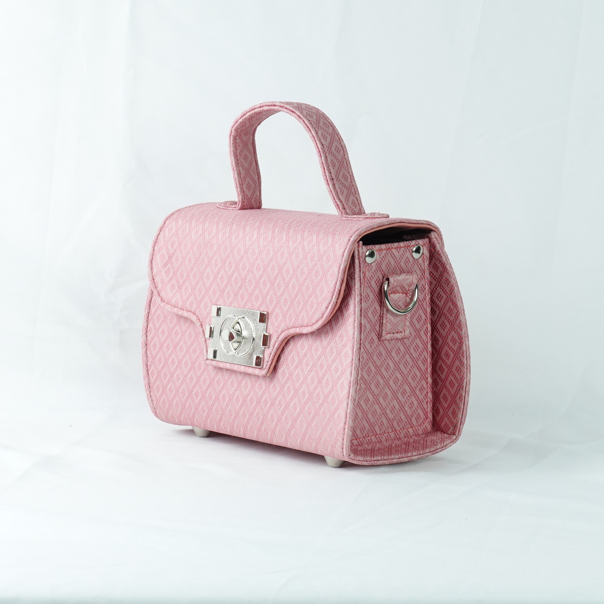 กระเป๋าถือผ้าไหมทรงกล่องฝาพับ ขนาด 21x13x10ซม.ความสูงหูจับ 7ซม. สีชมพู รหัส GLA-TT-060468148