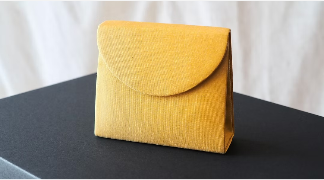 กระเป๋าใส่ของขนาดเล็ก ขนาด 3x9.5x8 cm.สีเหลือง GL-CT-103407