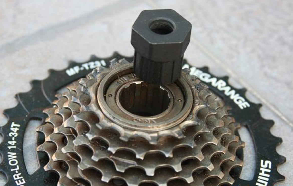 ตัวถอดเฟืองท้าย แบบเกลียว