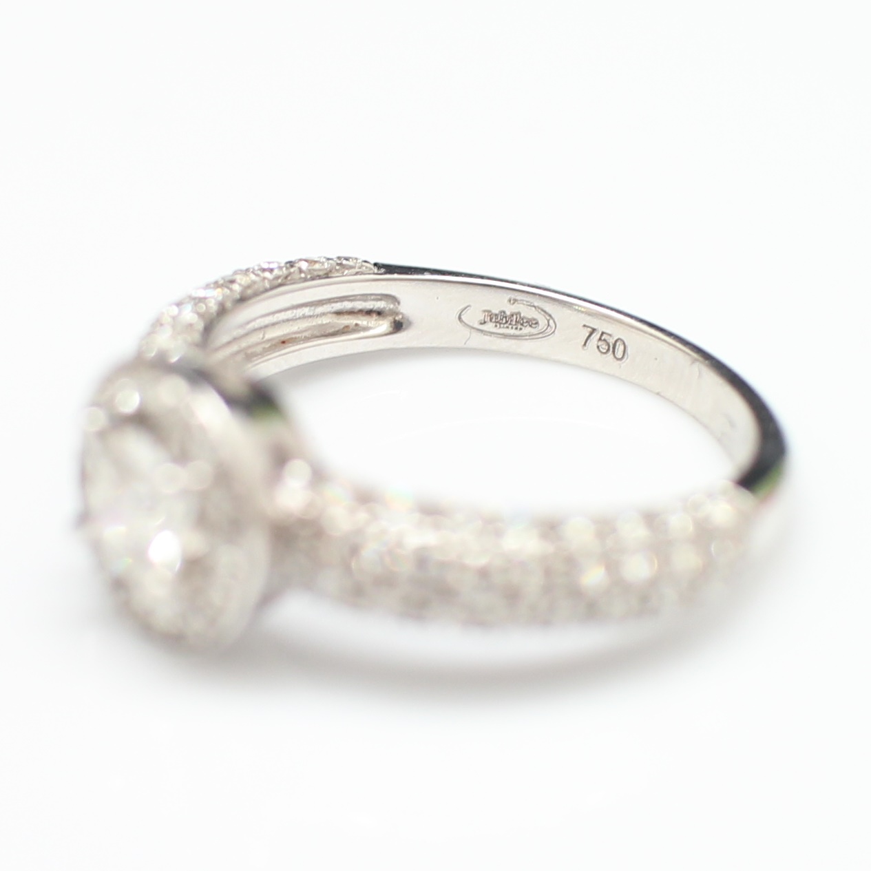 RG250256 แหวนเพชรล้อมเพชร Jubilee เพชรเม็ดกลาง 0.32 กะรัต เพชรล้อม 1.10 กะรัต เพชรรวม 1.42 กะรัต ทองแท้ 18k ขาว นน.รวม 4 กรัม ขนาดแหวน 52