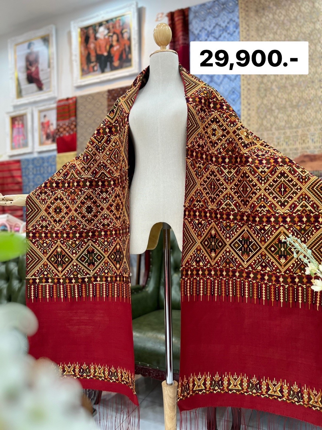 ผ้าคลุมไหล่ ไหมแพรวา ขนาด 50x 2.60ซม. พื้นสีแดง รหัส Z-BM-07216817