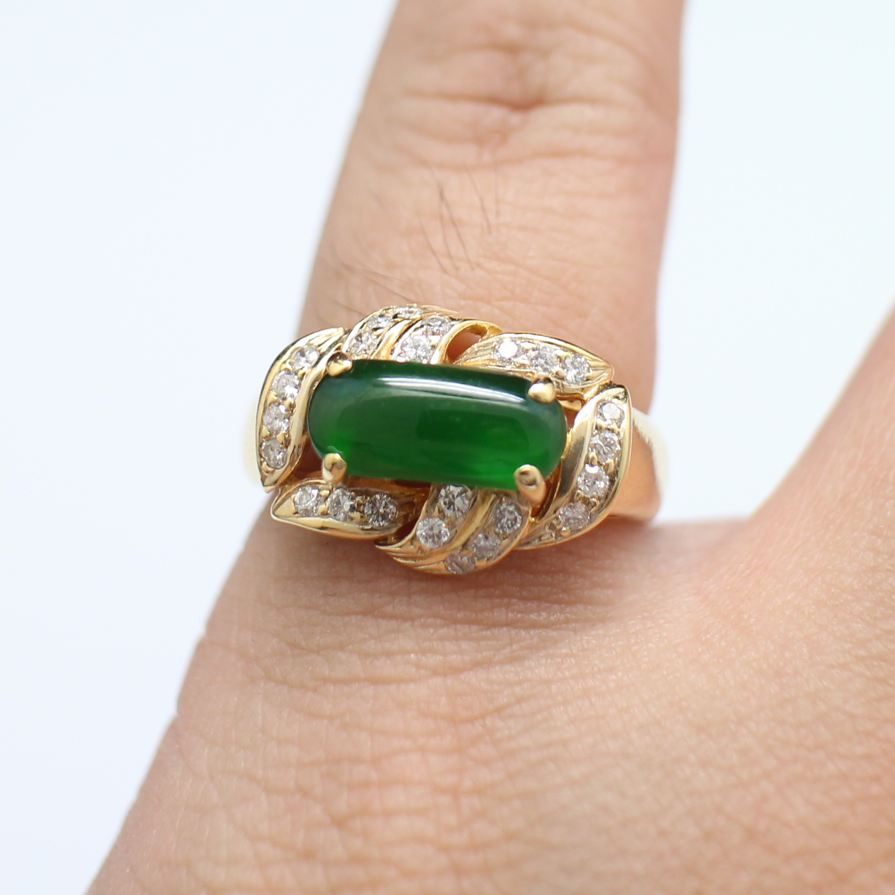 RG250213 แหวนหยกล้อมเพชร เพชรแท้ 0.24 กะรัต ทองแท้ 9k นน.รวม 4.3 กรัม ขนาดแหวน 52