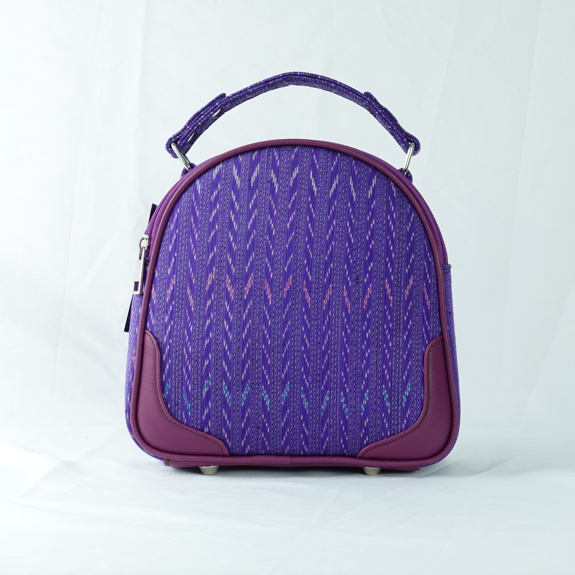 กระเป๋าถือไหมแท้ทรงโดมหลังเต่า พร้อมสายสะพาย ขนาด 8x21x21 ซม. ความสูงหูจับ 7 ซม. สีม่วง รหัส GO-TT-060468150