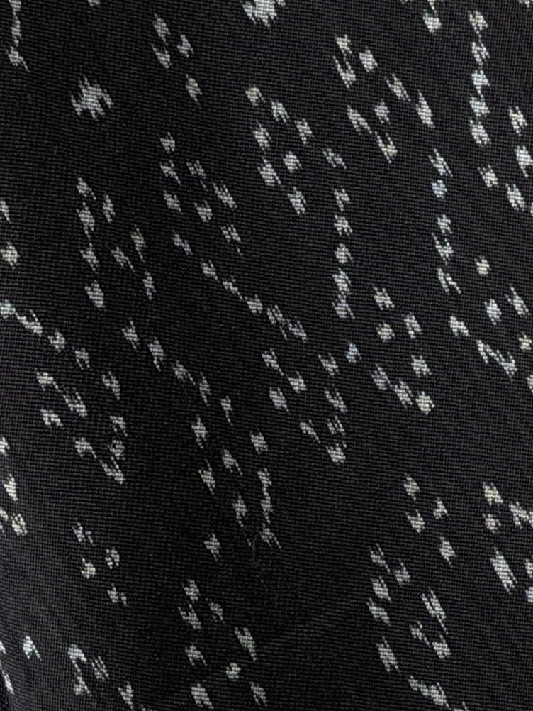 ซิ่น ผ้าไหมมัดหมี่ 3ตะกอ ขนาด 1x2 เมตร ลายขอพระราชทาน สีดำ รหัส PCS-NY-11226821