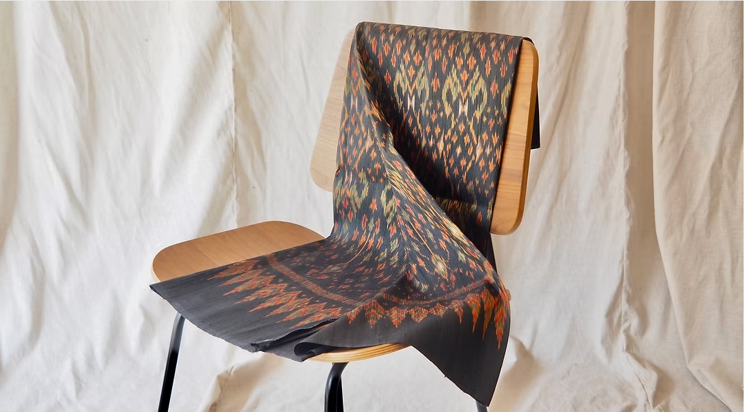 ซิ่น ผ้าไหมมัดหมี่ ไหมบ้าน ขนาด 1x2หลา พื้นสีเขียวเข้ม รหัส CISP-CT-103090