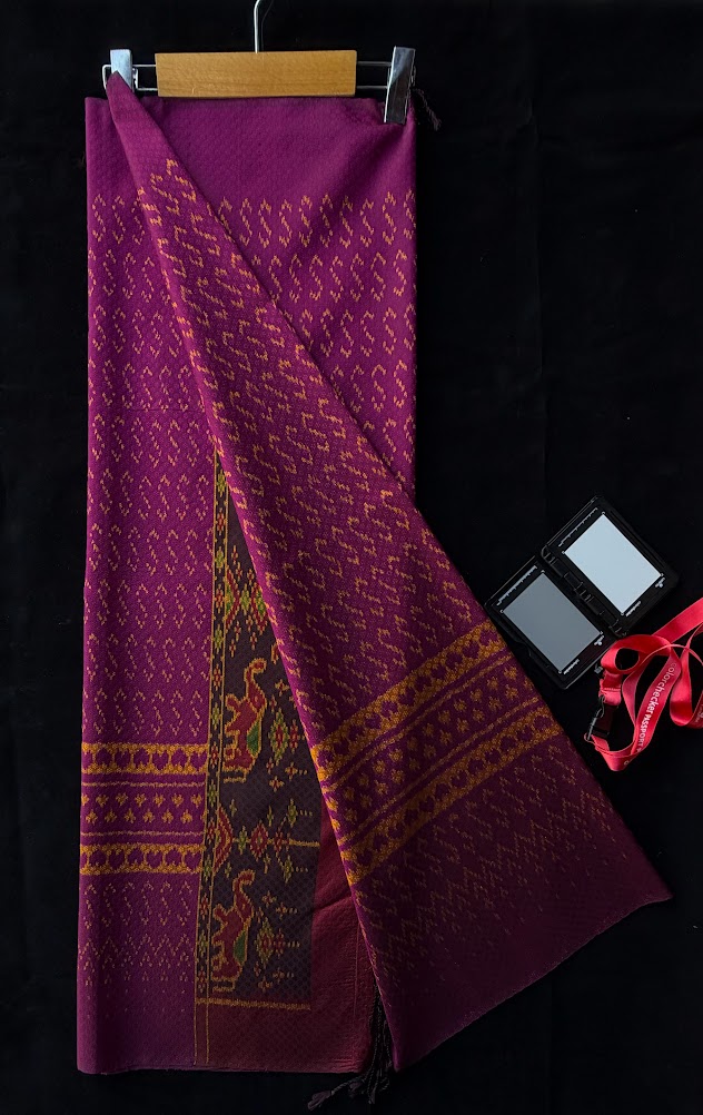 ซิ่น ผ้าไหมมัดหมี่ ทอยกดอก 6ตะกอ ขนาด 1x2 เมตร ลายขอพระราชทาน มีหน้านาง สีชมพูบานเย็น รหัส PCS-NY-11226811