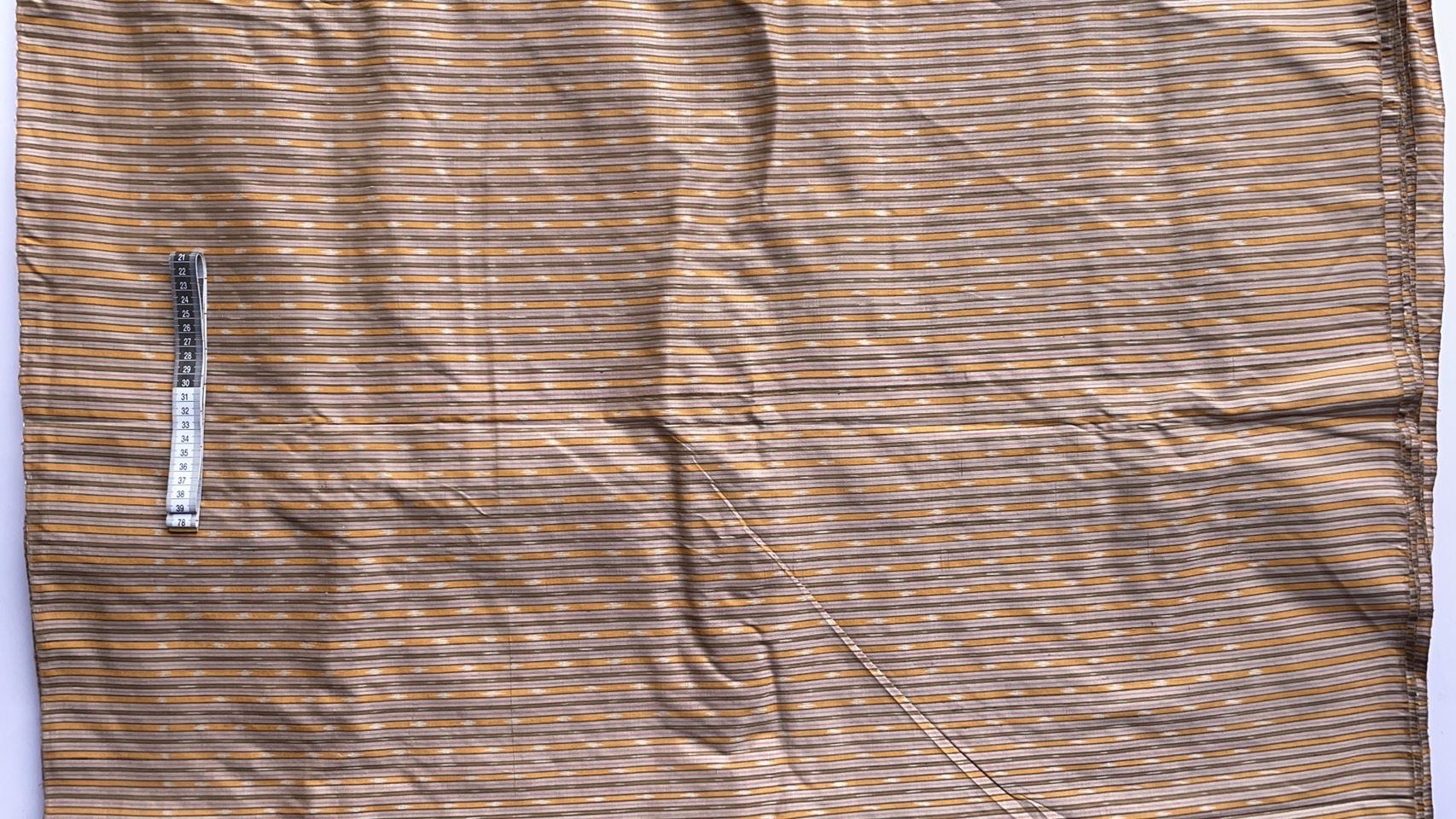 ผ้าไหมมัดหมี่ เนื้อไหมบ้าน ไหมแท้ สีธรรมชาติ ลายน้ำไหล สีน้ำตาลม่วงเทาอ่อน (ราคาต่อเมตร) รหัส CISP-NY-SKU-39318