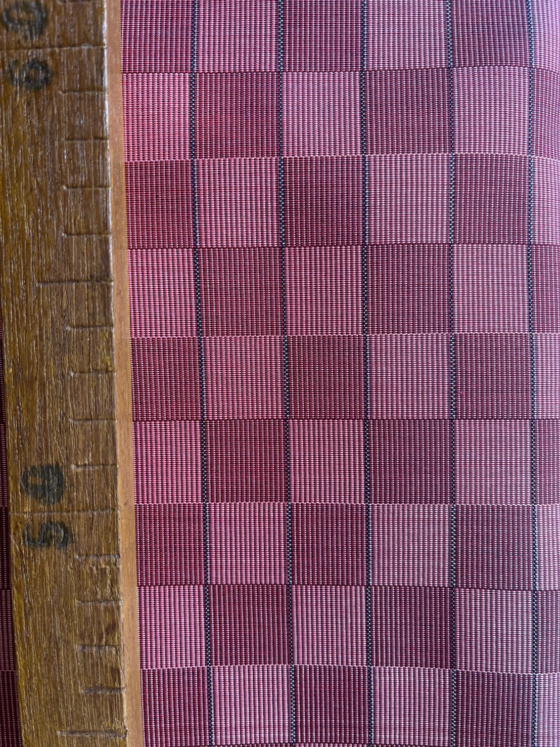 ผ้าไหมลายเกล็ดเต่า ไหมแท้ สีแดง ขายตามความยาวหลา รหัส R1D-76-0129684