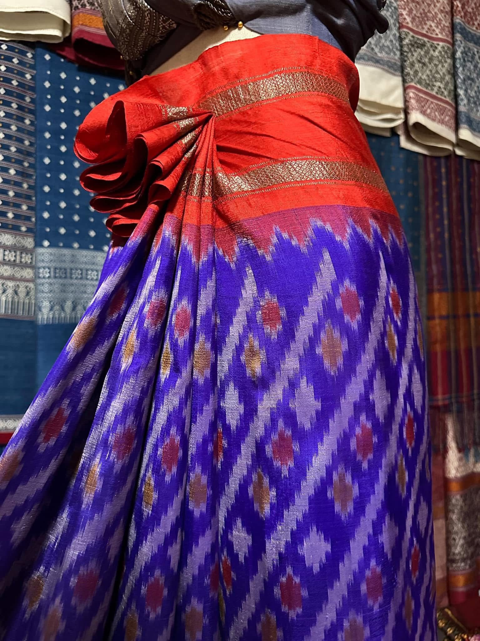 ซิ่น ไหมมัดหมี่ ผ้าปาโตล่า ขนาด 116x215ซม. ท้องผ้าสีม่วงเชิงส้ม รหัส N9-SIL-051768A27