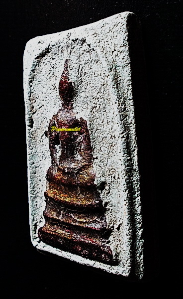 สมเด็จ เนื้อดินผสมผงกระดูกผี (ดินเชิงตะกอน) หลวงพ่อพุ่ม วัดโคกสวาย อำเภอโนนไทย โคราช นครราชสีมา ปี 2473