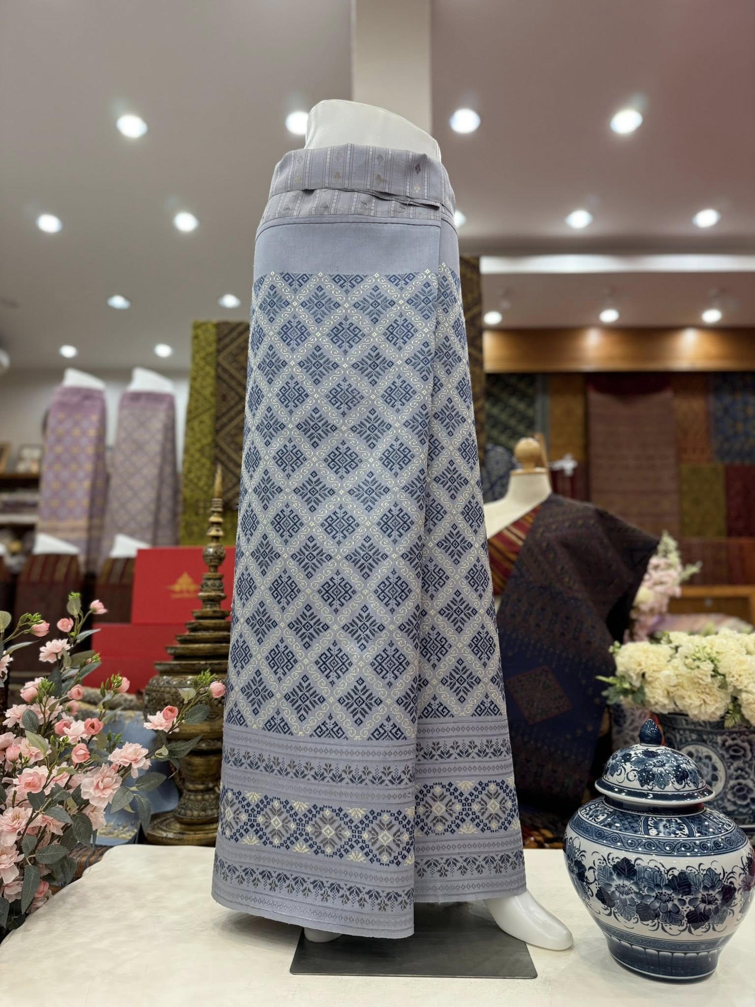 ซิ่น ผ้าไหมแพรวา ขนาด 1x2เมตร พื้นสีฟ้าเทา รหัส P-BM-0410683