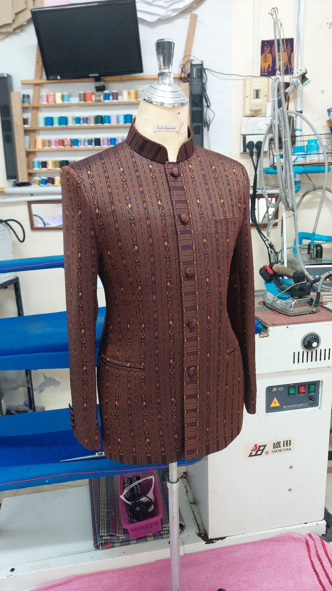 แบบตัด สูทพระราชทานชาย ผ้าไหม (ไม่รวมผ้า) chobmai x ARW รหัส CUT-ARW-0519671