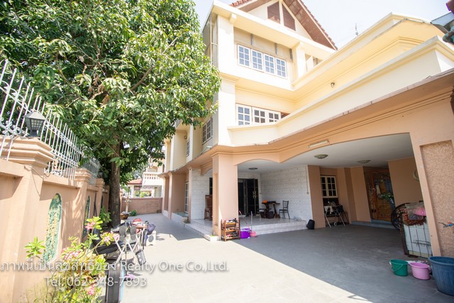 ขาย บ้าน 3 ชั้น ลาดพร้าว 87 แยก 16 เนื้อที่ 104 ตรว. หลังมุม ทำเลดี คุ้มราคา