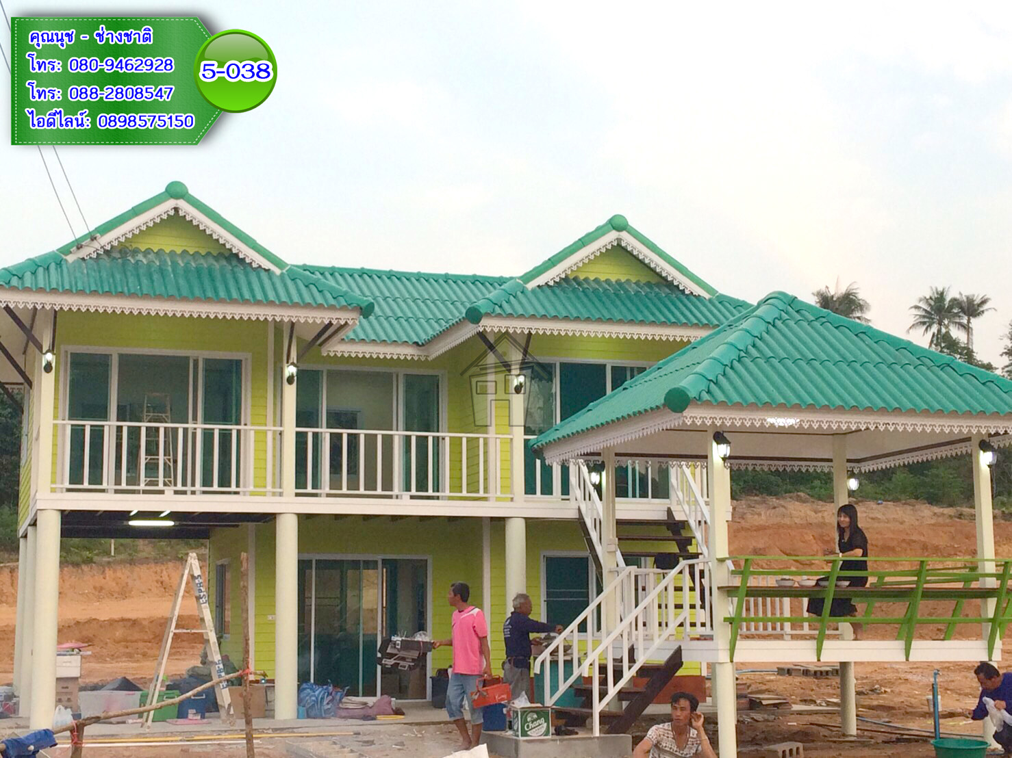 5-038 บ้านน็อคดาวน์ยกสูง 2 ชั้น ทรงปั้นหยาผสมมะนิลา (สีเขียว)