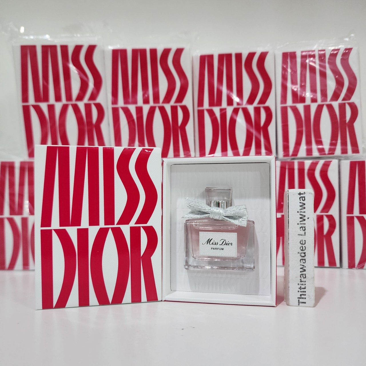 น้ำหอมจิ๋วมินิ Dior Miss Dior Parfum 5ml พร้อมกล่อง Limited สวยม๊ากๆๆ แบบแต้มมีกล่อง ( Mini Perfume น้ำหอมขนาดพกพา) น้ำหอมจิ๋วมินิ ขวดน่ารัก ตั้งโชว์ก็สวย พกพาก็สะดวก หัวแต้มตามจุดชีพจร