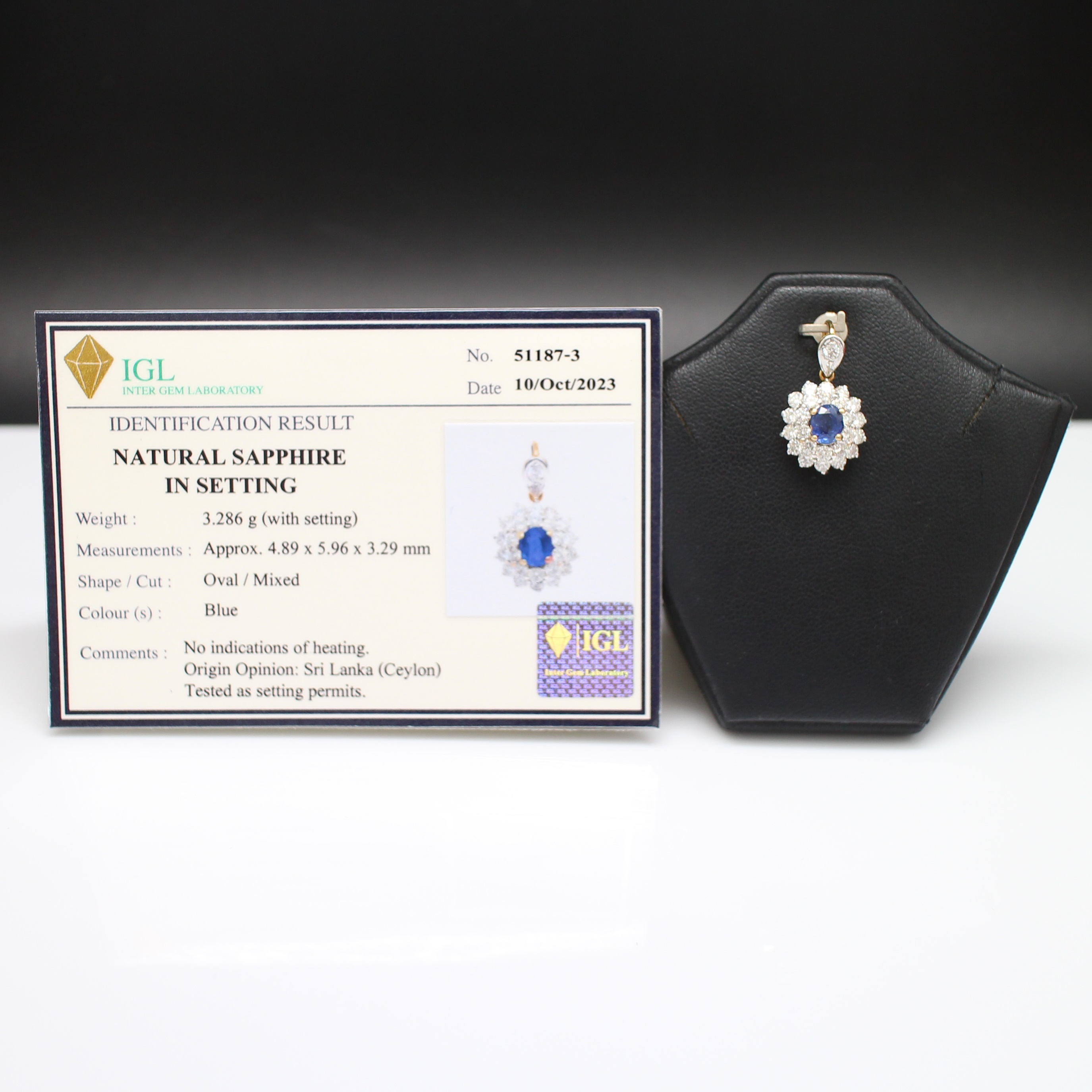 PD25068 จี้ไพลินซีลอนล้อมเพชร 2 ชั้น เพชรแท้ 1.34 กะรัต ทองแท้ 18k นน.รวม 3.3 กรัม ไพลินซีลอนดิบ ใบเซอร์ IGL