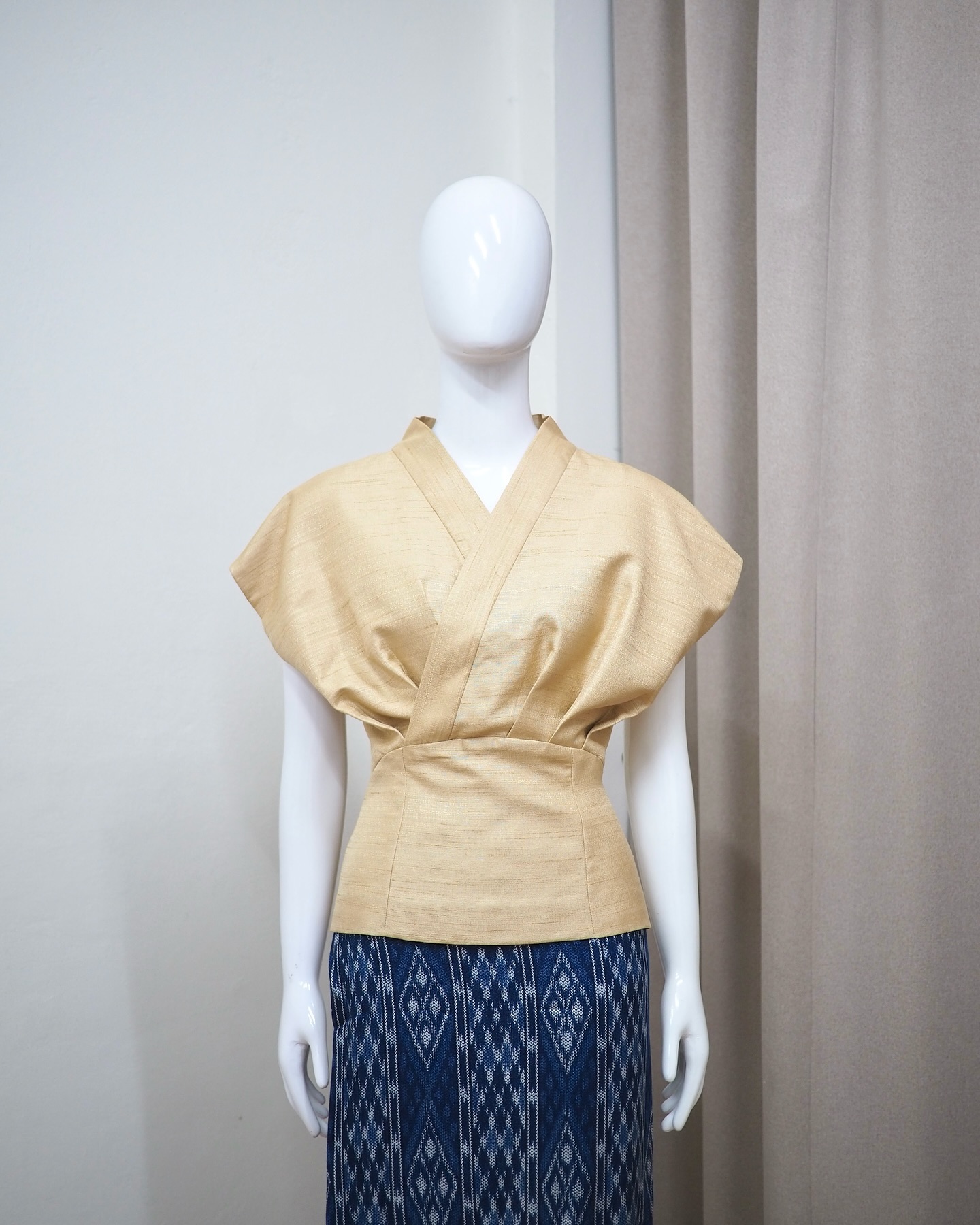 แบบตัด เสื้อผ้าไหมแขนสั้น (ไม่รวมผ้า) ตามแบบ รหัส CUT-51-0122682