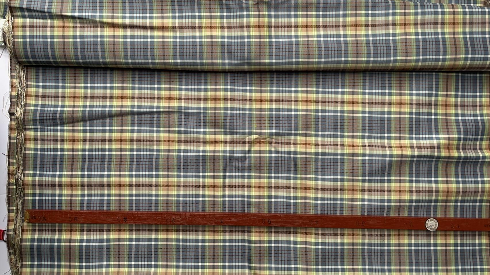 ผ้าไหมลายสก็อต เนื้อเรียบ สีเทาสลับเขียว ตัดขายเป็นเมตร รหัส A8-76-P4128