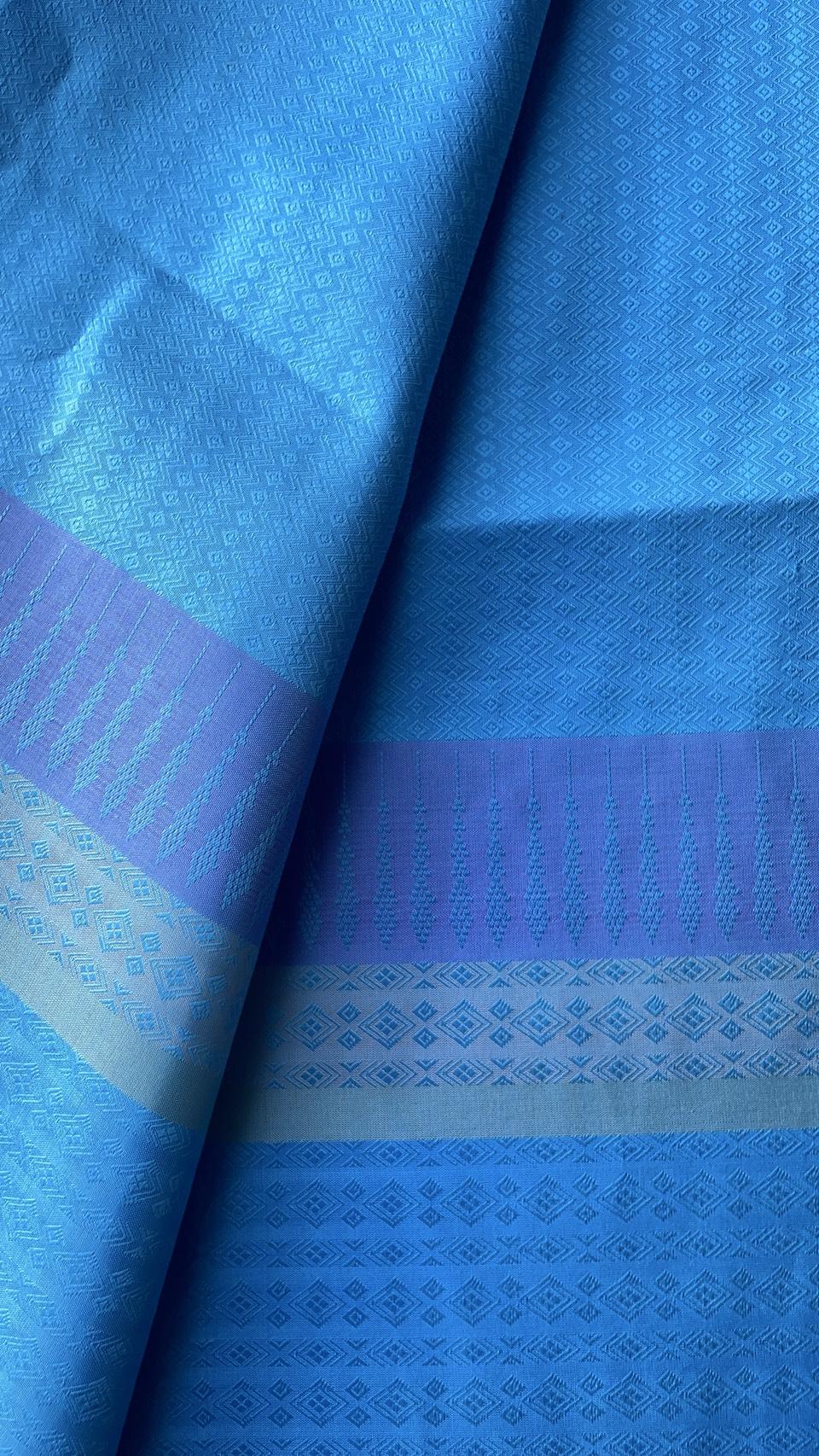 ซิ่น ผ้าไหม ยกดอกมีเชิง ขนาด 1x2หลา ไหมแท้ เฉดสีฟ้า รหัส B7-NY-01246893