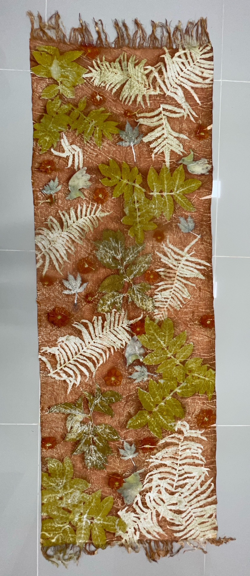 ผ้าคลุมไหล่ผ้าไหม Eco print เนื้อยกดอก มีชายครุย ขนาด 60x180ซม. สีน้ำตาล รหัส ECO-82-111468