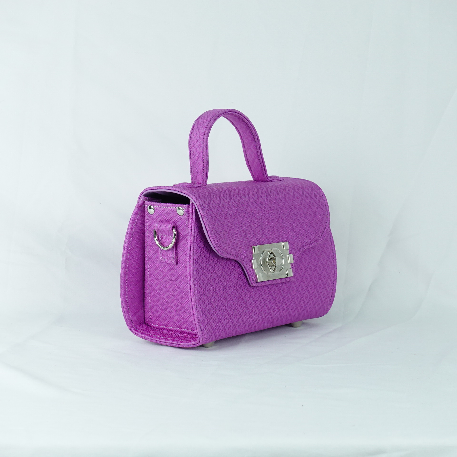 กระเป๋าถือผ้าไหมทรงกล่องฝาพับ ขนาด 21x13x10ซม.ความสูงหูจับ 7ซม. สีชมพู รหัส GLA-TT-06036814