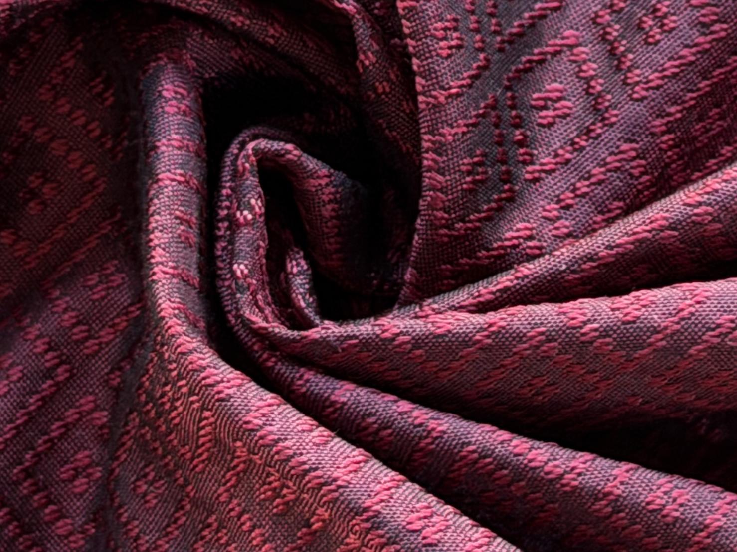 ผ้าไหมยกดอก ลายลูกแก้ว สีพื้น ไหมแท้ สีแดงเลือดหมู (ราคาต่อหลา) รหัส B1-NY0517661