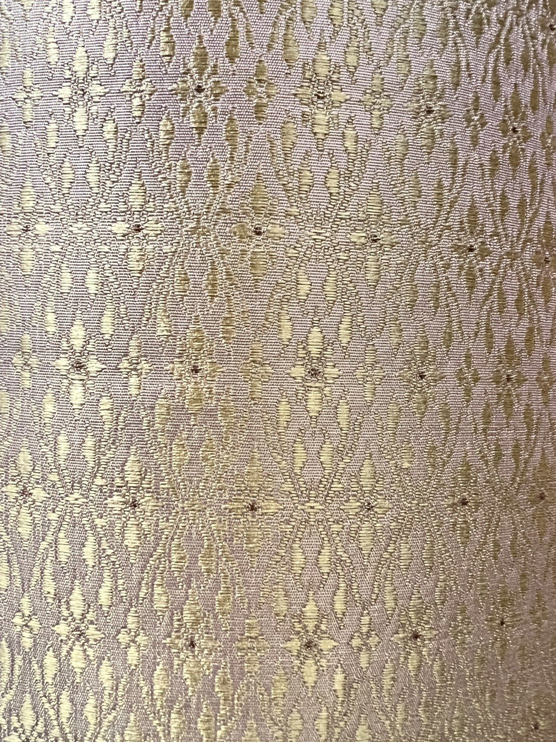 (ผ้าชุด)ผ้าไหมยกดอกลำพูน เกาะเชิงดิ้นทอง ขนาด 1.02x4.40เมตร ลายช่อชัยพฤกษ์ พื้นสีน้ำตาลเหลืองทอง รหัส N90-29-TR0476